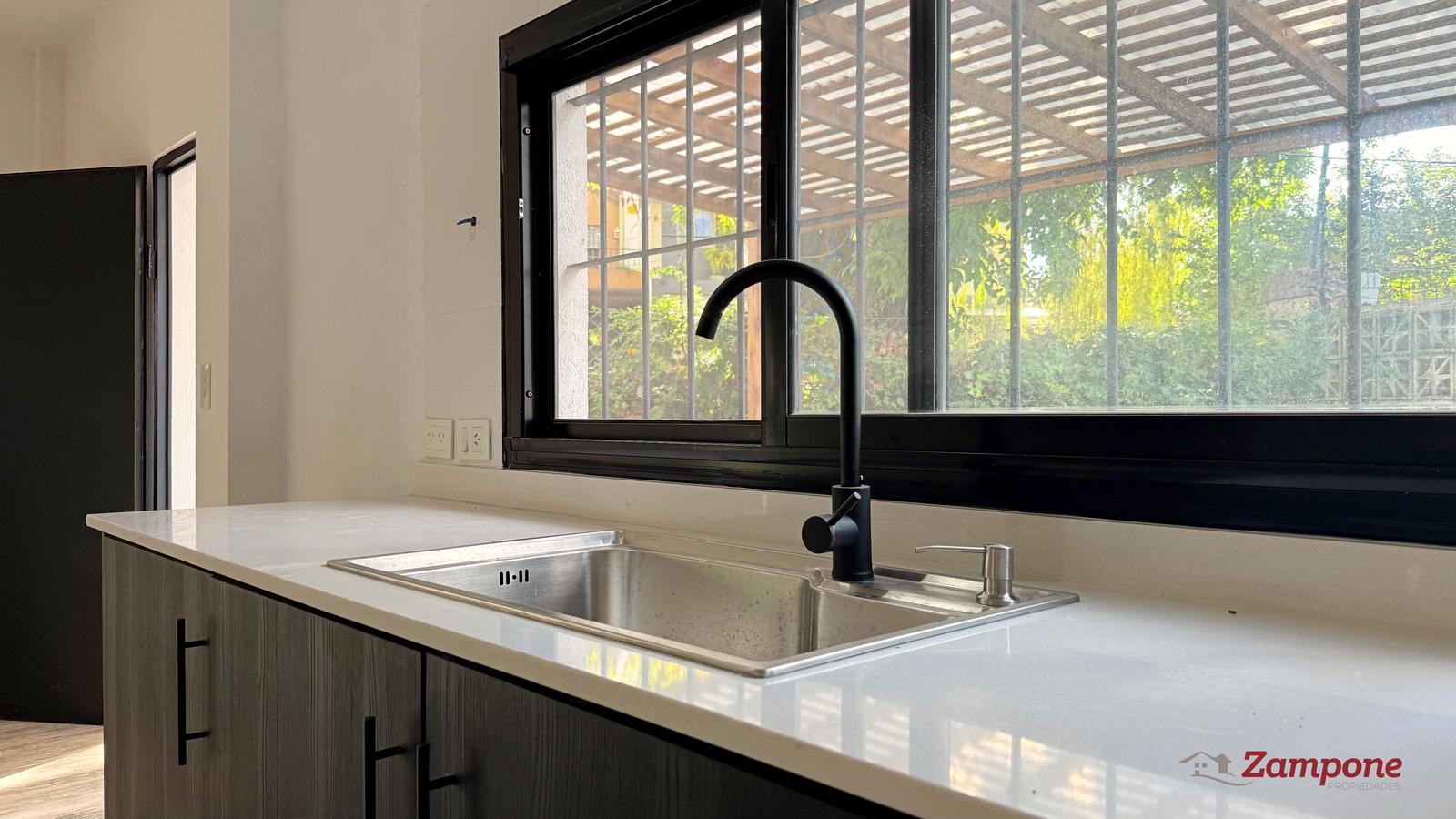 7916462_17647540223640635695899006353264564112948922356173639994107590241133224008583